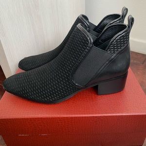 Donald J. Pliner Darla boot size 7